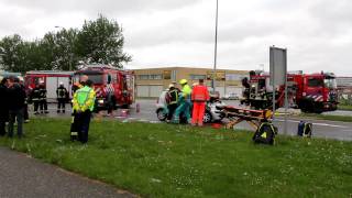 Automobilist bekneld op de Grote Vaartweg