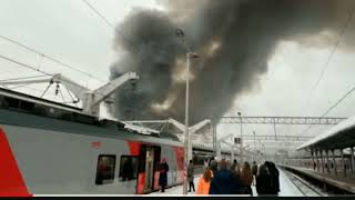 Un incendio estalló en Moscú cerca de la plaza Komsomolskaya hace unos minutos