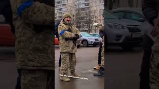 Военком раздаёт повестки в Одессе! #мобилизация  #shorts