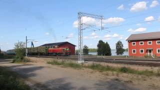 Dv12 2612 huutaa täydellä teholla / Finnish Dv12 diesel locomotive screaming (Voith-cooling system)