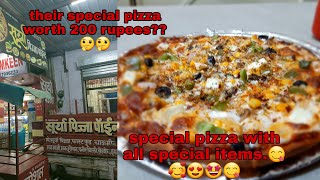 SPACIAL PIZZA WORTH 200 RUPEES??????
