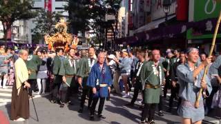 ２０１２　渋谷 金王神社祭り　百軒店神輿　担ぎ手女子　木遣り