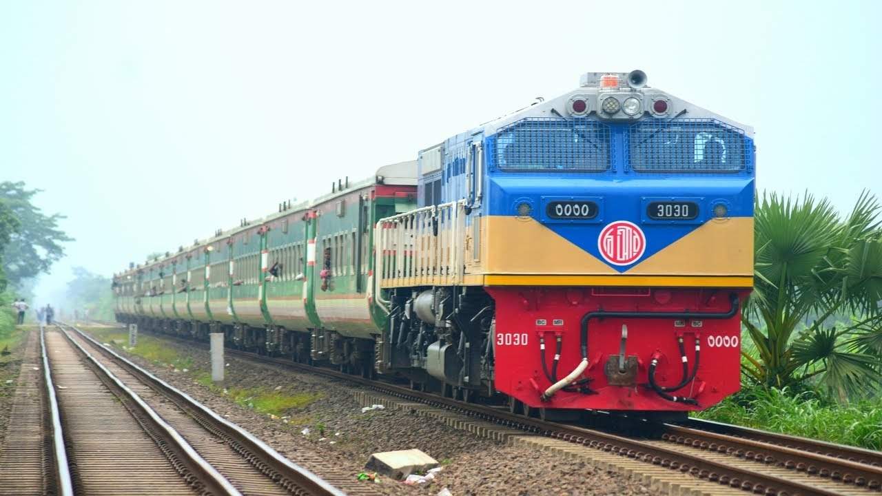 Iconic Train Of Lalmonirhat Dhaka Bound Lalmoni Express Entered ...