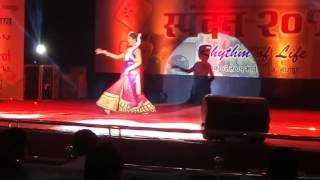Radha nachegi dance performance
