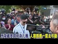 馬龍戴墨鏡現身孔廟人潮擠爆一度走不動 撇頭驚見小粉絲馬龍秒轉身幫簽名