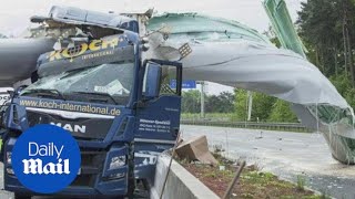 A vehicle carrying a wind turbine blade crashed causing huge delays - Daily Mail