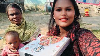 #like #vlog gais yah main hun🫣 meri mummy hai 😊 aur yahan hamare 🎉 party ho rahi hai 🍕😋#trending