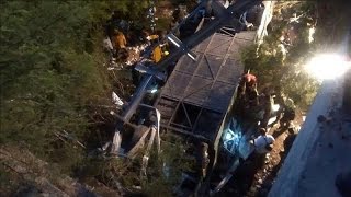 Al menos 43 muertos al precipitarse un autobús por un barranco en Argentina