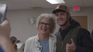 Thumbs up: Carson City teen recovers from toe-to-thumb transplant with help from Mary Free Bed