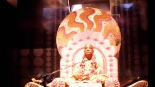 Prabhupada 0588 Bármit is akarsz, azt Krisna megadja