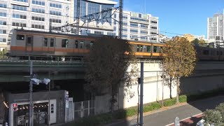 水道橋駅前の歩道橋から見た中央快速線E233系・中央総武緩行線E231系の走行