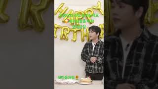 영웅이의 첫 라방 10.28 30번째 생일날 #황영웅Tv 첫 라이브 방송 황영웅 가수님 정성스럽게 케익을 만드신후 파라님들을 아이컨택으로 전달해드리고 캡쳐타임(소장용) #황영웅Tv