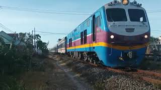 D19E-942 kéo tàu SE2 qua km1202 (6h39p - 6/7/2022)