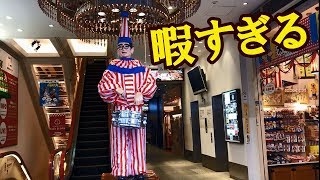 大阪ミナミ　道頓堀　くいだおれの売り場　くいだおれ太郎の店　音楽　(地震や台風後なので空いています)   japan Osaka