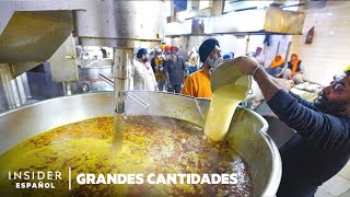 Cómo se logra alimentar a 100.000 personas en el templo Gurudwara Bangla Sahib en Nueva Deli, India