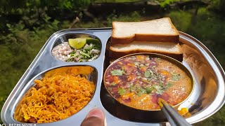 झणझणीत कोल्हापुरी चुलीवरच मिसळ | Misal Pav | #kolhapur