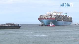 Grootste containerschip Mearsk MC Kinney Moller in Rotterdamse haven