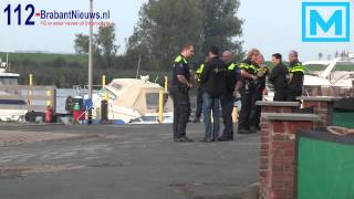 (VIDEO) 30-08-2015 Grote politieactie in haven aan Maasweg in Raamsdonk