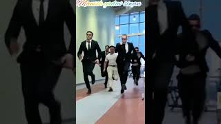 this guy brought his security guards to the gym.......😆🤬