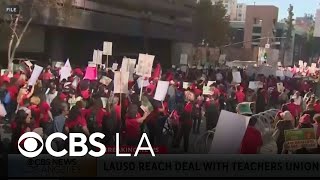 Teachers union, LAUSD tentatively agree to new contract just before planned strike