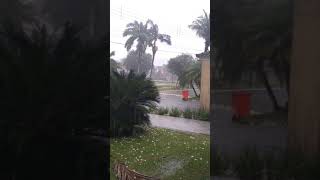 Moradora de Guarujá registra chuva de granizo nesta terça-feira (30)