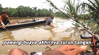 TOLONG !! ikan di sungai ini kesurupan berkali-kali joran di hantam sampai tak berdaya