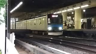 東武60000系61611Fが急行大宮行き(行き先表示フルカラーLED)として流山おおたかの森駅1番線に入線するシーン