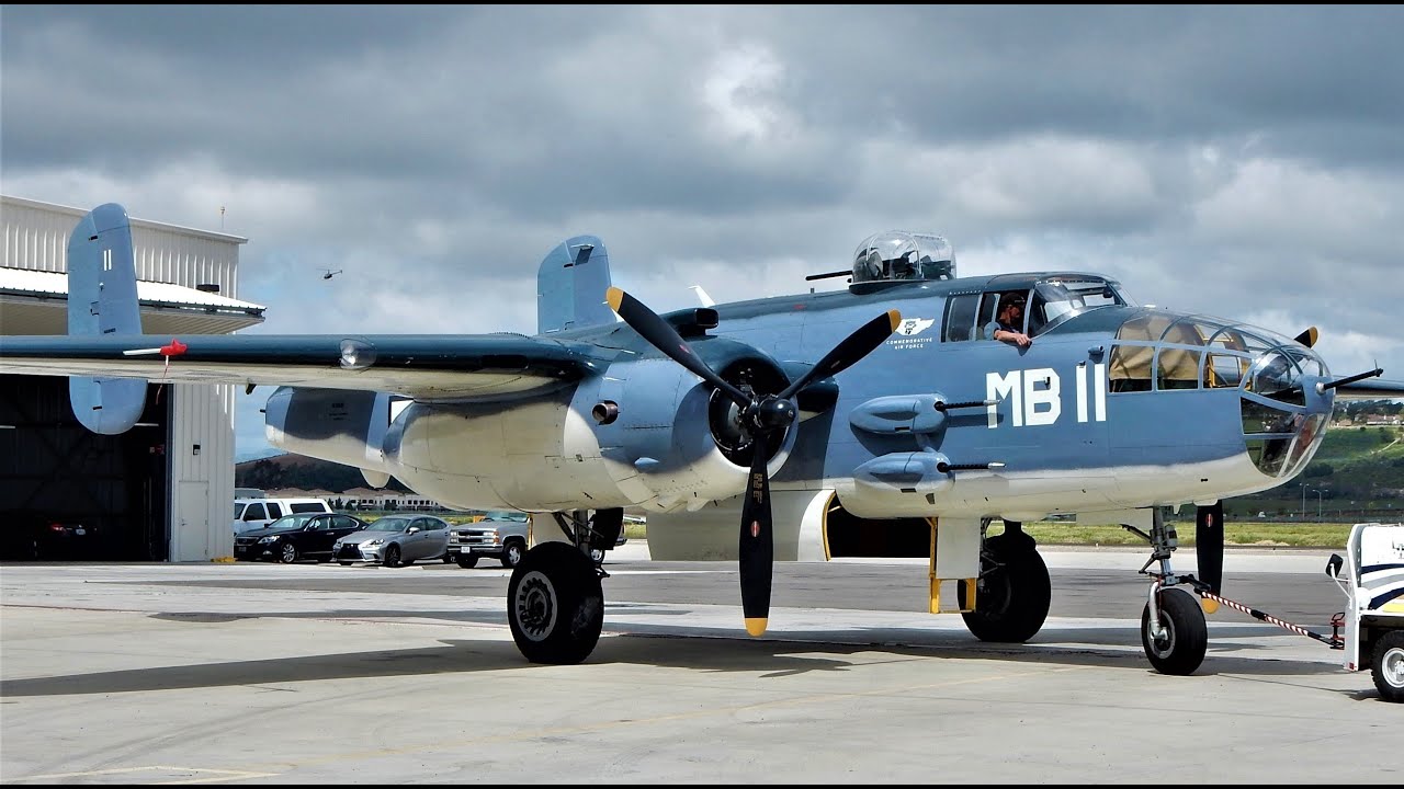 Flight In The Only Flying PBJ-1J Mitchell Bomber B-25 "Semper Fi ...