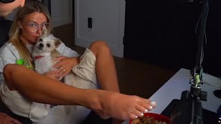 @CorinnaKopf puts her feet on Aircool‘s food and eats it