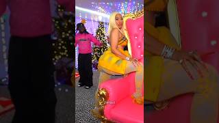 Kai Cenat MEETS Queen Nicki Minaj 😍 Did he get a close KICK 😂👀
