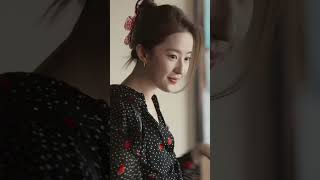 神仙姐姐刘亦菲: 玫瑰之美与永恒的风采 (Liu Yifei: Rose Beauty and Timeless Elegance)