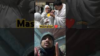 हज के दौरान इस बच्चों को क्या हो गया है वीडियो वायरल हुआ🕋❤️🤲#trending short#viral video#Makka#madina