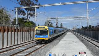 A Comeng Train approaches the New Mckinnon Station.