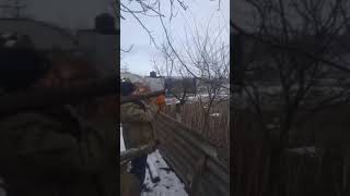 Украинец с помощью самодельного РПГ дает отпор русским оккупантам!