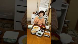 ９４歳ツムツムばあちゃん朝のモグモグタイム❗️👵