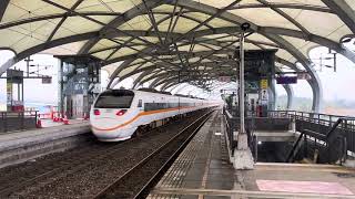 TEMU-1000 Taroko Tilting Express Train High Speed passes Dong Shan Station 太魯閣號傾斜式列車冬山站高速通過