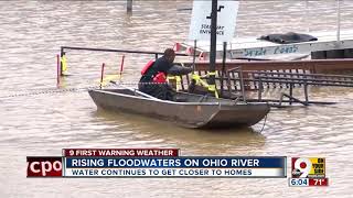 Rising floodwaters on Ohio River inch closer and closer to homes