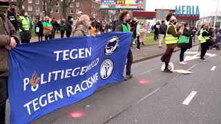 Honderden demonstranten op Marconiplein eisen ontslag agenten van racistische appjes