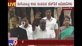 Kumaraswamy and Anitha Kumaraswamy Entering | Before HDK Oath Ceremony