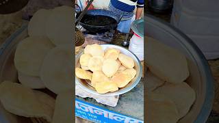 गरमा गरम पूरी #trending #foodie #indianstreetfood #youtubeshorts #streetfood #poori  #love #shorts