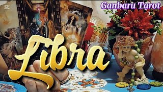 LIBRA 🪷Alguien te piensa desesperadamente😱toma acción pero hay algo más❤️TAROT HORÓSCOPO 2025