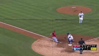 LAA@LAD: Uribe fields and fires home to nab Pujols