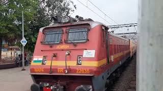 Parallel Race Between Local train \u0026 Express Train    03003 Azimganj Exp Overtakes Tarakeswar Local