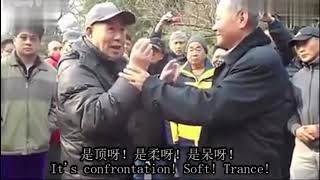 Old Taiji Master  teach the essence of Taiji in the park(English and Chinese subtitles Version).