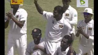 Muttiah Muralitharan's 800th wicket of his final Test match