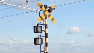 【踏切】JR内房線　警標が横を向いている踏切 (Railroad crossing in Japan)