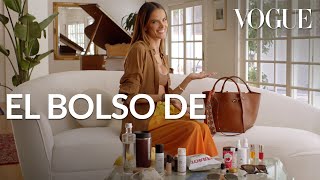 El bolso de Alessandra Ambrosio es el de una mujer precavida y picante |Vogue México y Latinoamérica