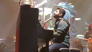 Laal Ishq | Arijit Singh LIVE Singing Song In Live Concert