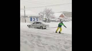 Зимние забавы в засыпанном снегом Майкопе Адыгея, 16 февраля 2021