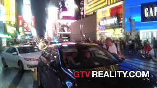 美國粉絲在紐約時代廣狂追成龍求簽名 Fan cam following Jackie Chan through Times Square